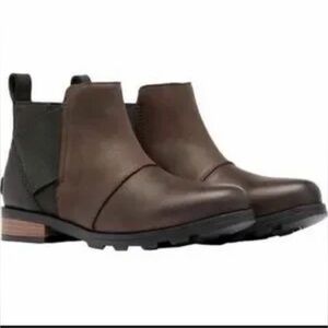 Sorel Women's Emelie Chelsea
Boots
Waterproof Blackened Brown
size 8